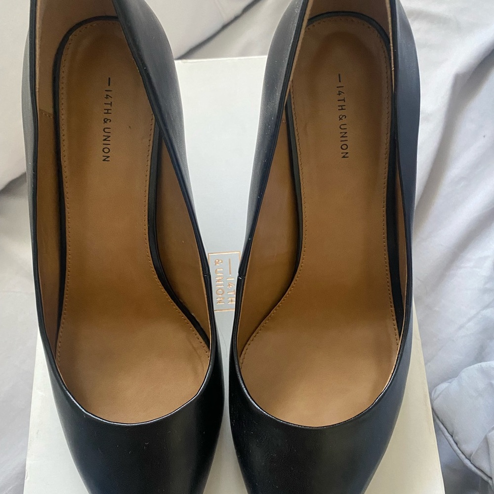 Black heel pumps